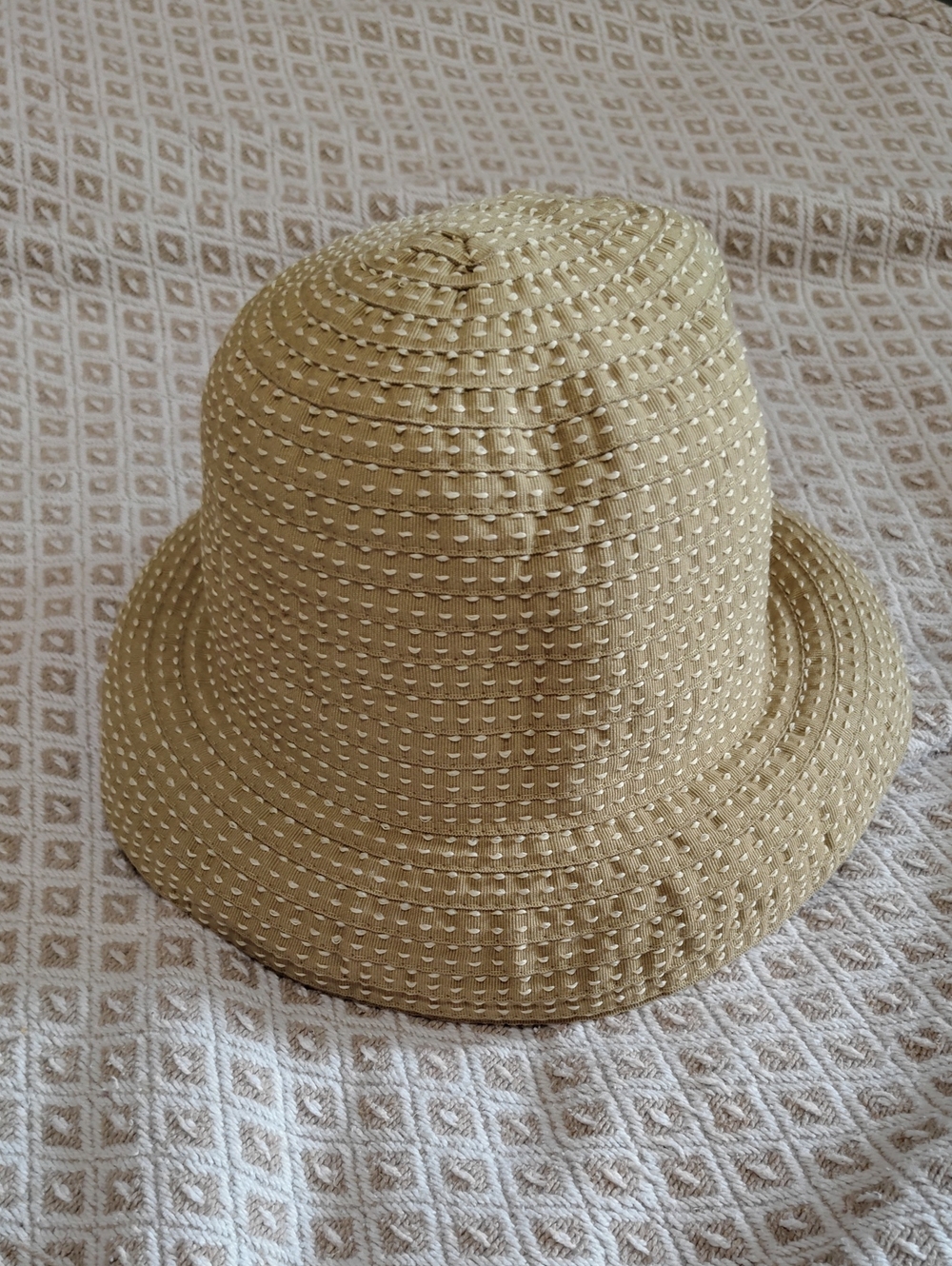 Villager Liz Claiborne Lightweight Bucket Hat